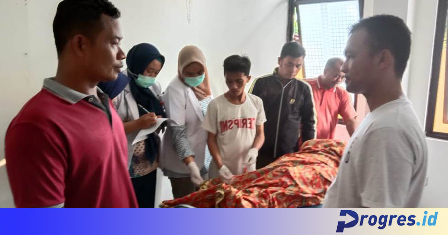 Jenazah dibawa ke rumah sakit